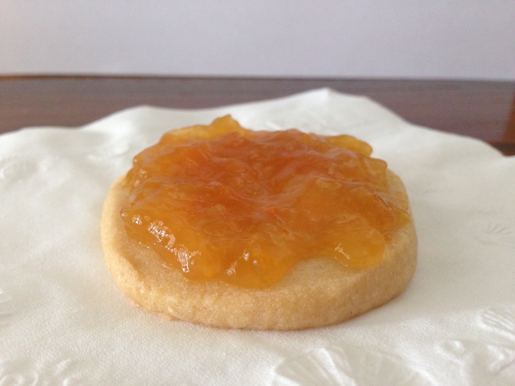 shortbread cookie with apricot jam