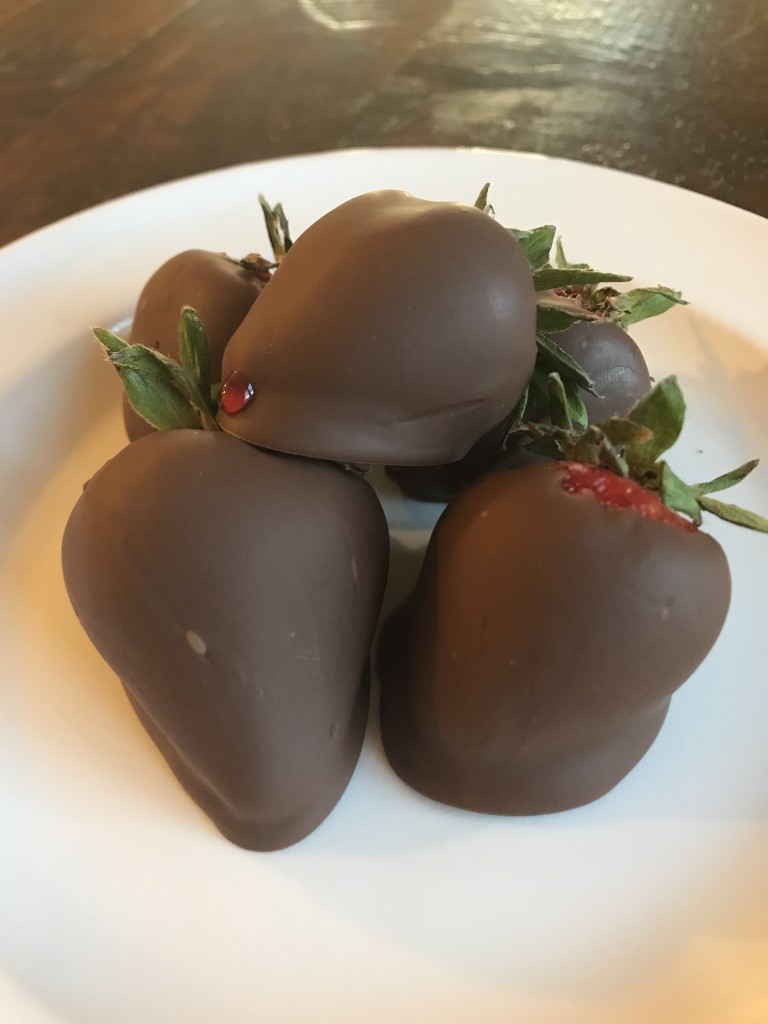 plate of berries